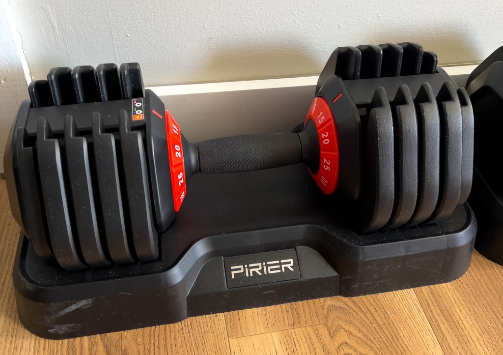 Adjustable dumbbell set
